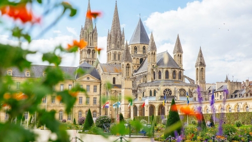 54530_abbaye_aux_hommes_caen_la_mer_tourisme_les_conteurs_droitse_des_congres_1920x1080_1_1500x844.jpg